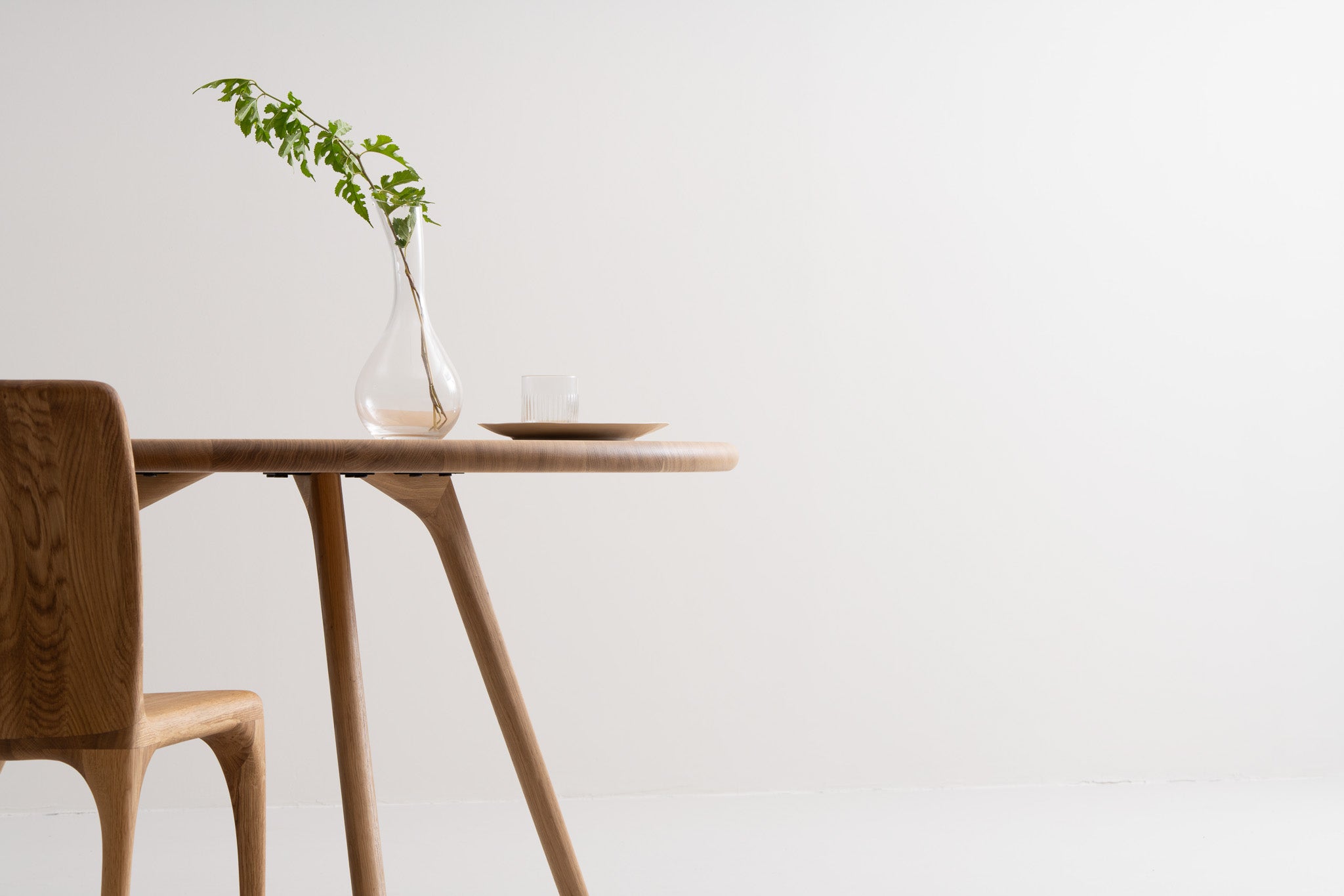 ARLEN | Round Dining Table image 9