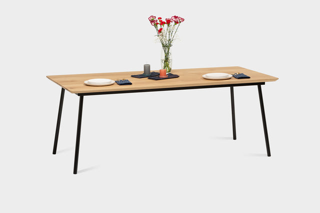 MARTA | Ausziehbarer Tisch aus Eiche | 180 x 90 x 3 cm | B18 Lagerbestand