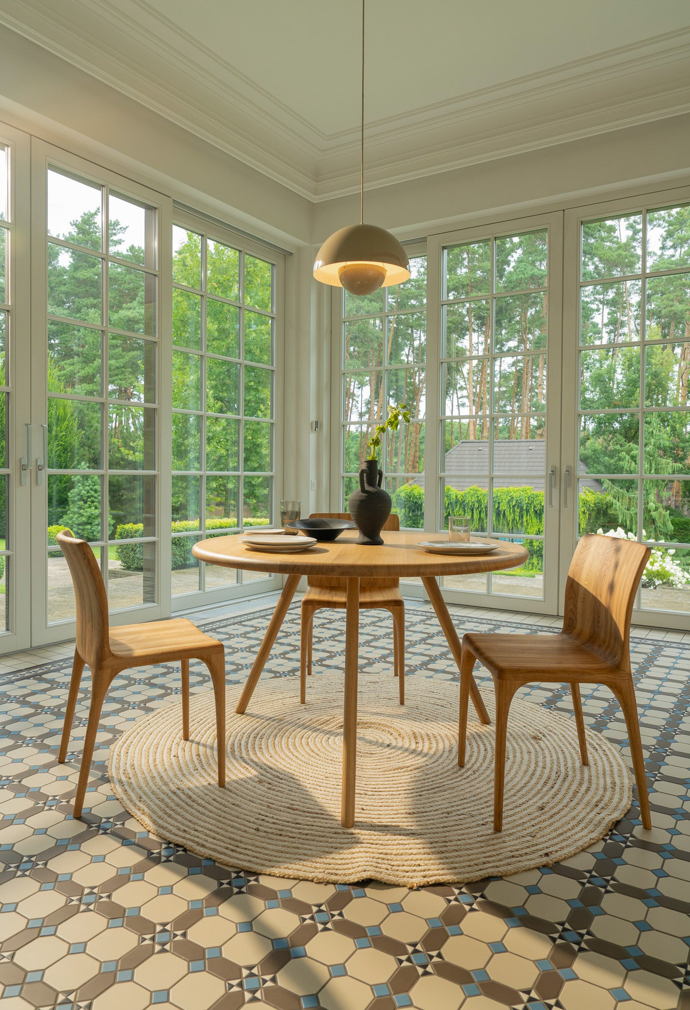 ARLEN Round Dining Tables