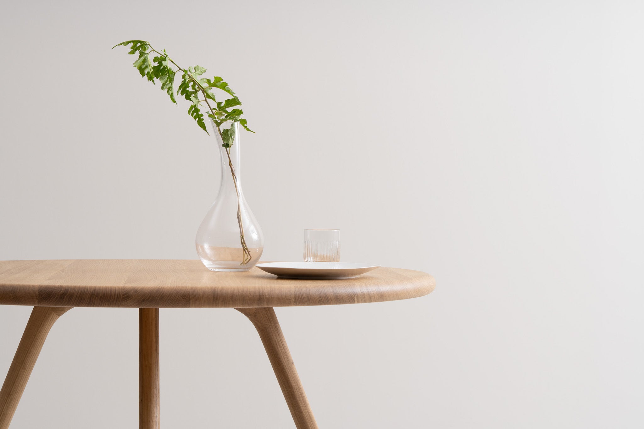 ARLEN Round Dining Tables