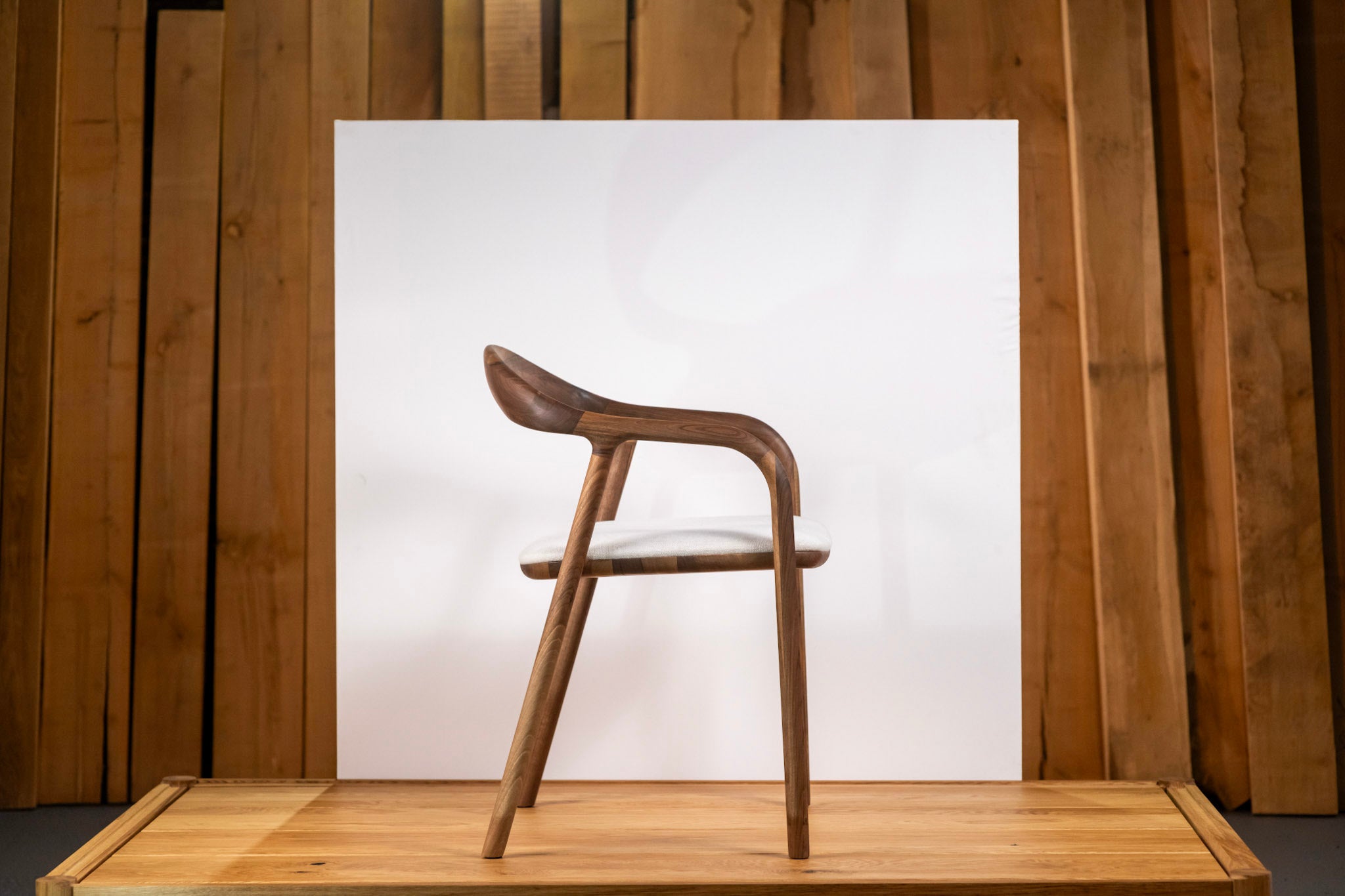 LELA | Stuhl aus Nussbaum image 20