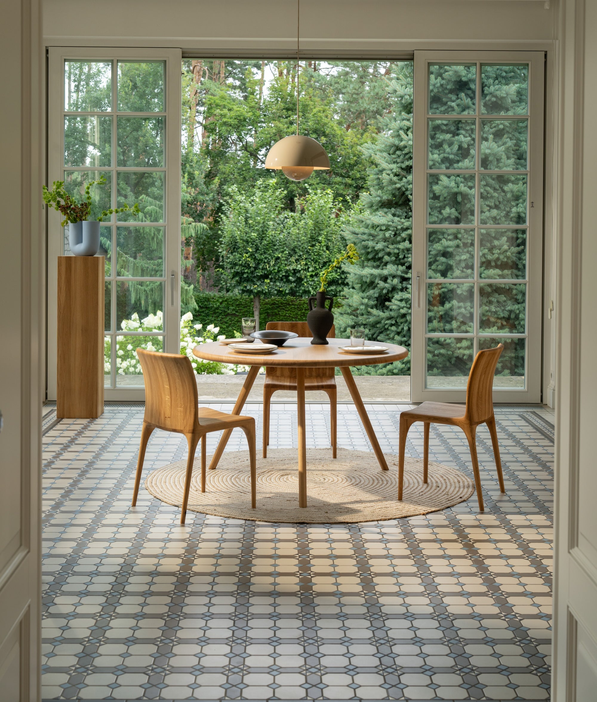 ARLEN Round Dining Tables