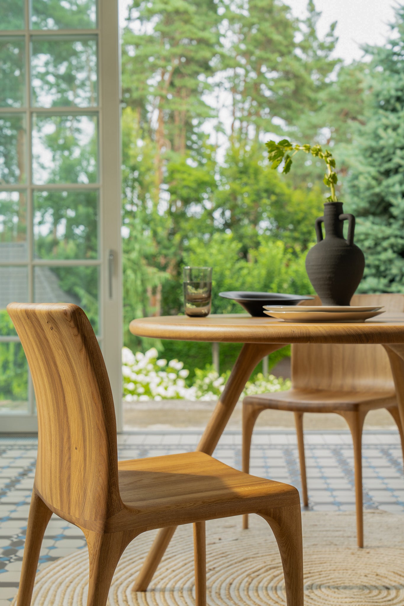 ARLEN Round Dining Tables
