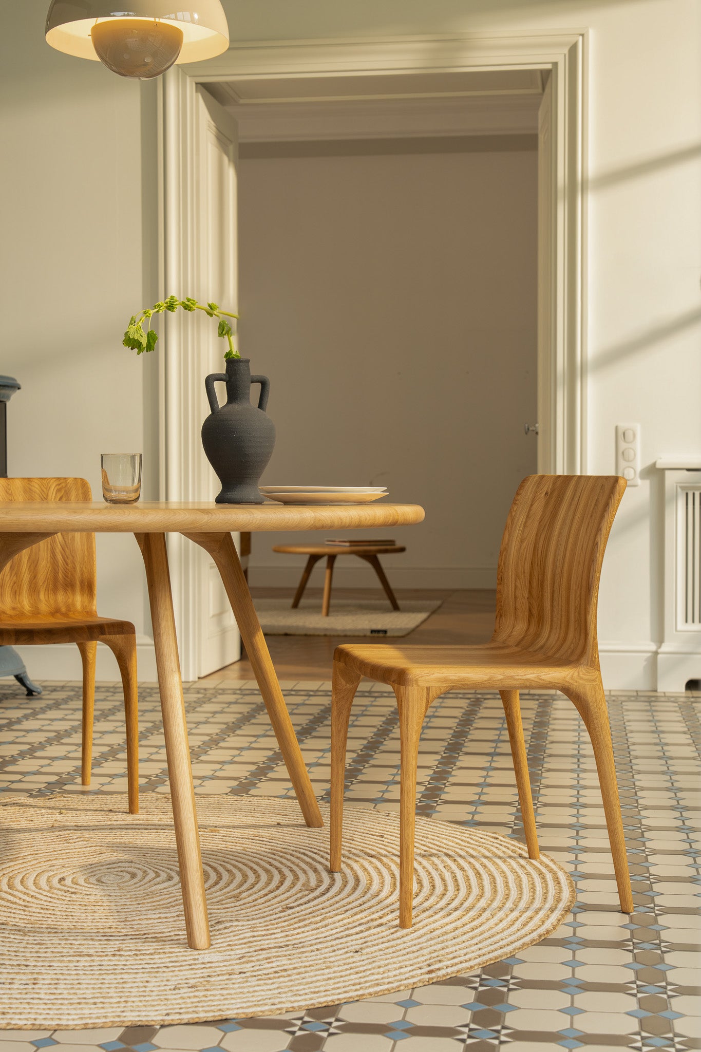 ARLEN Round Dining Tables