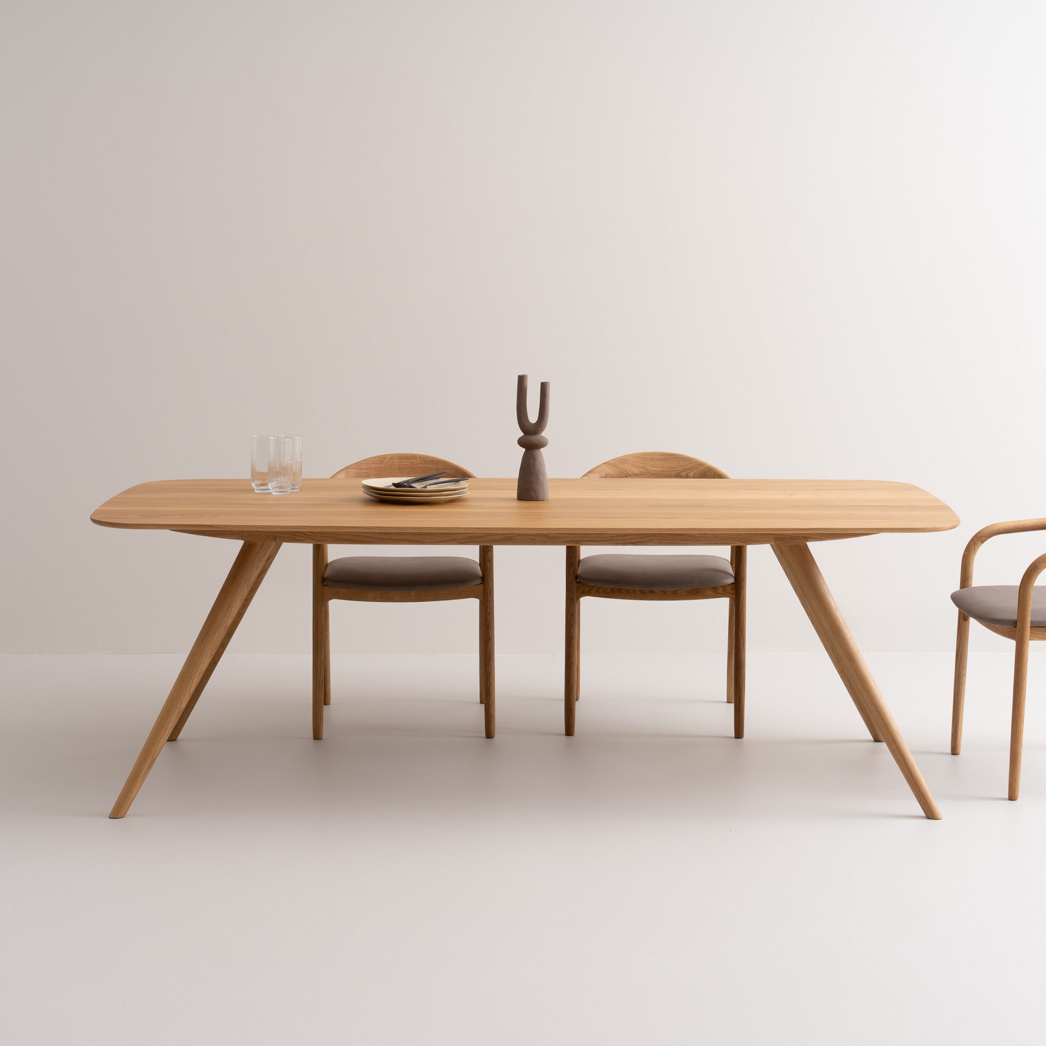 TAVI | Esstisch image 36