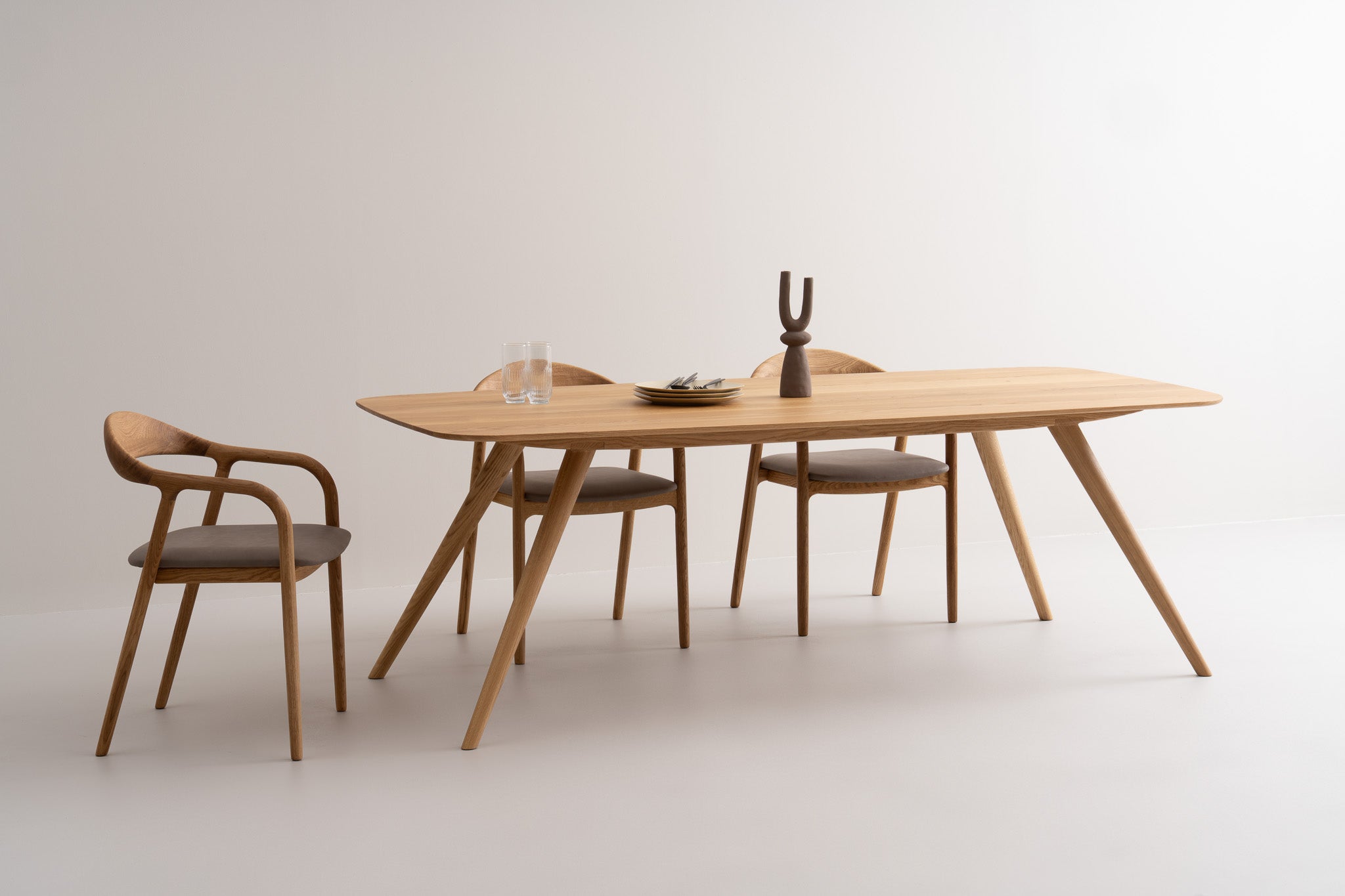 TAVI | Esstisch image 34