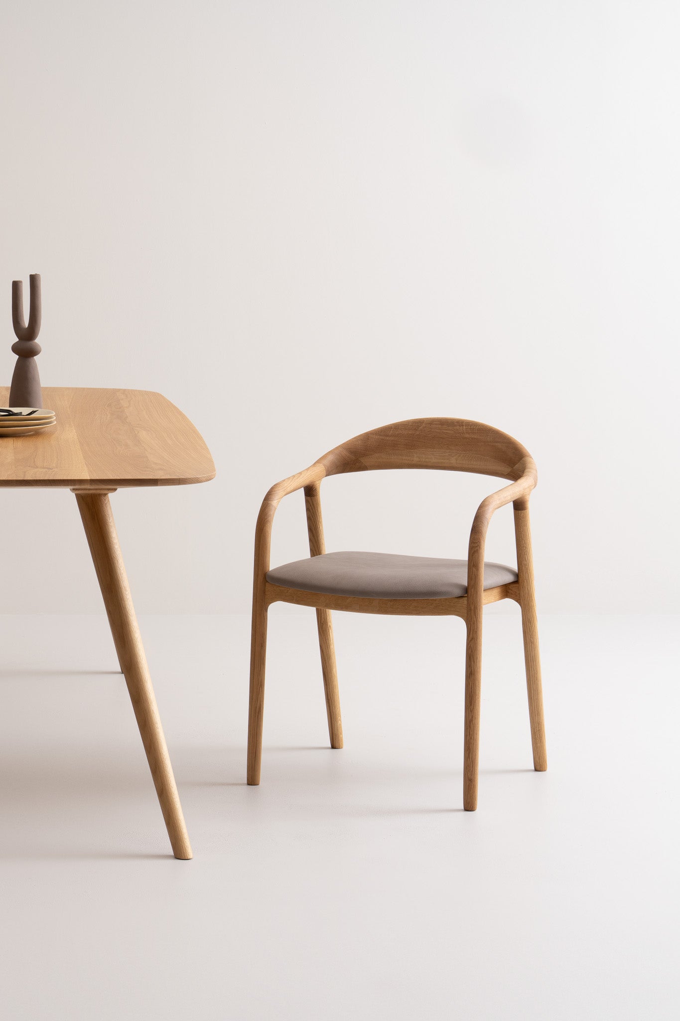 TAVI | Esstisch image 33